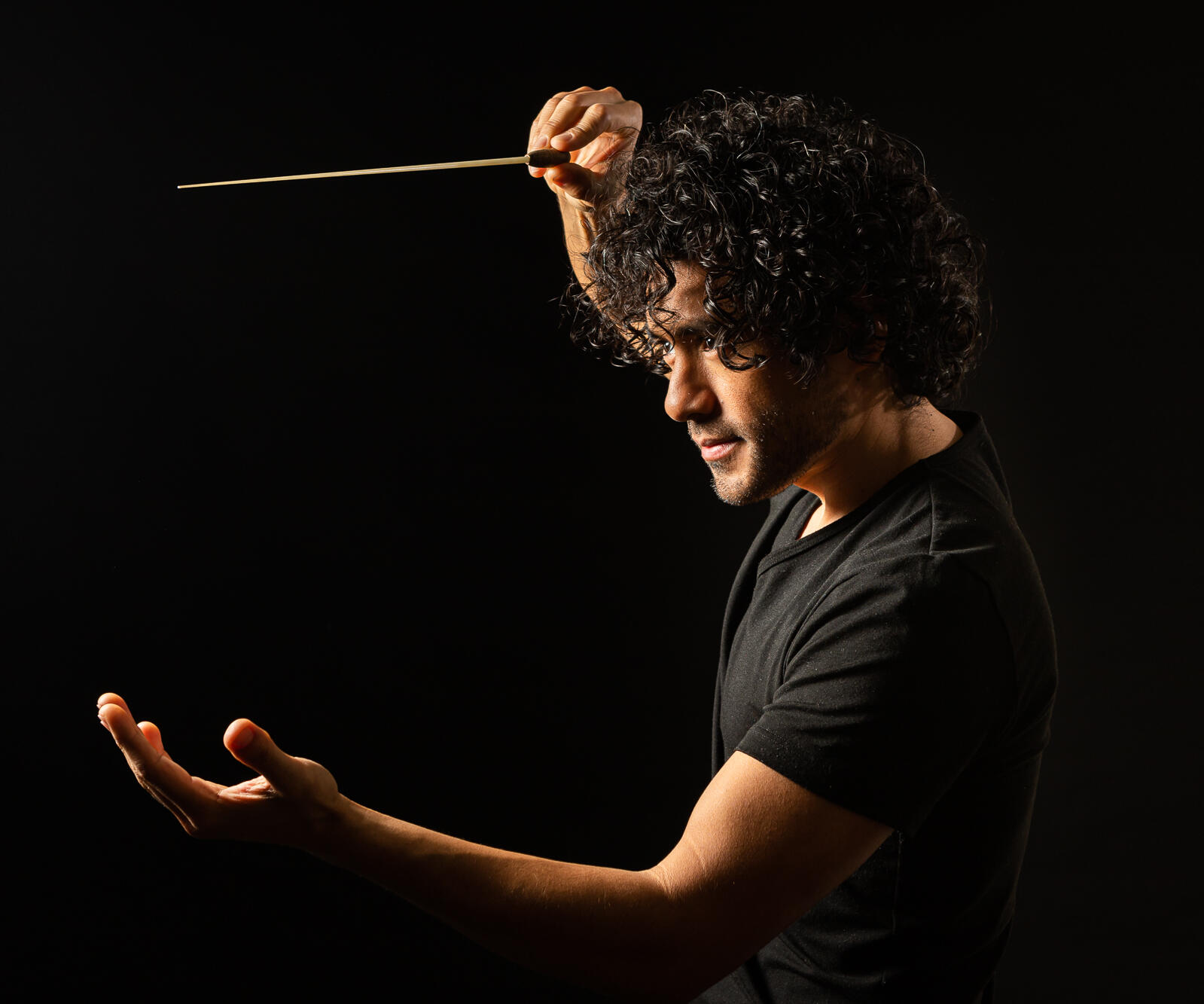 Photo of Conductor Juan Guevara