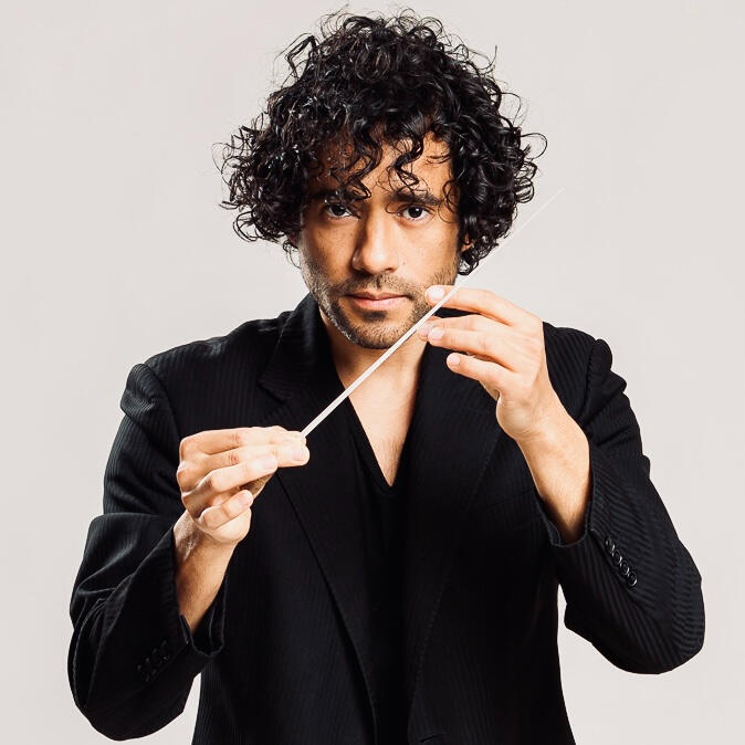 Photo of Conductor Juan Guevara