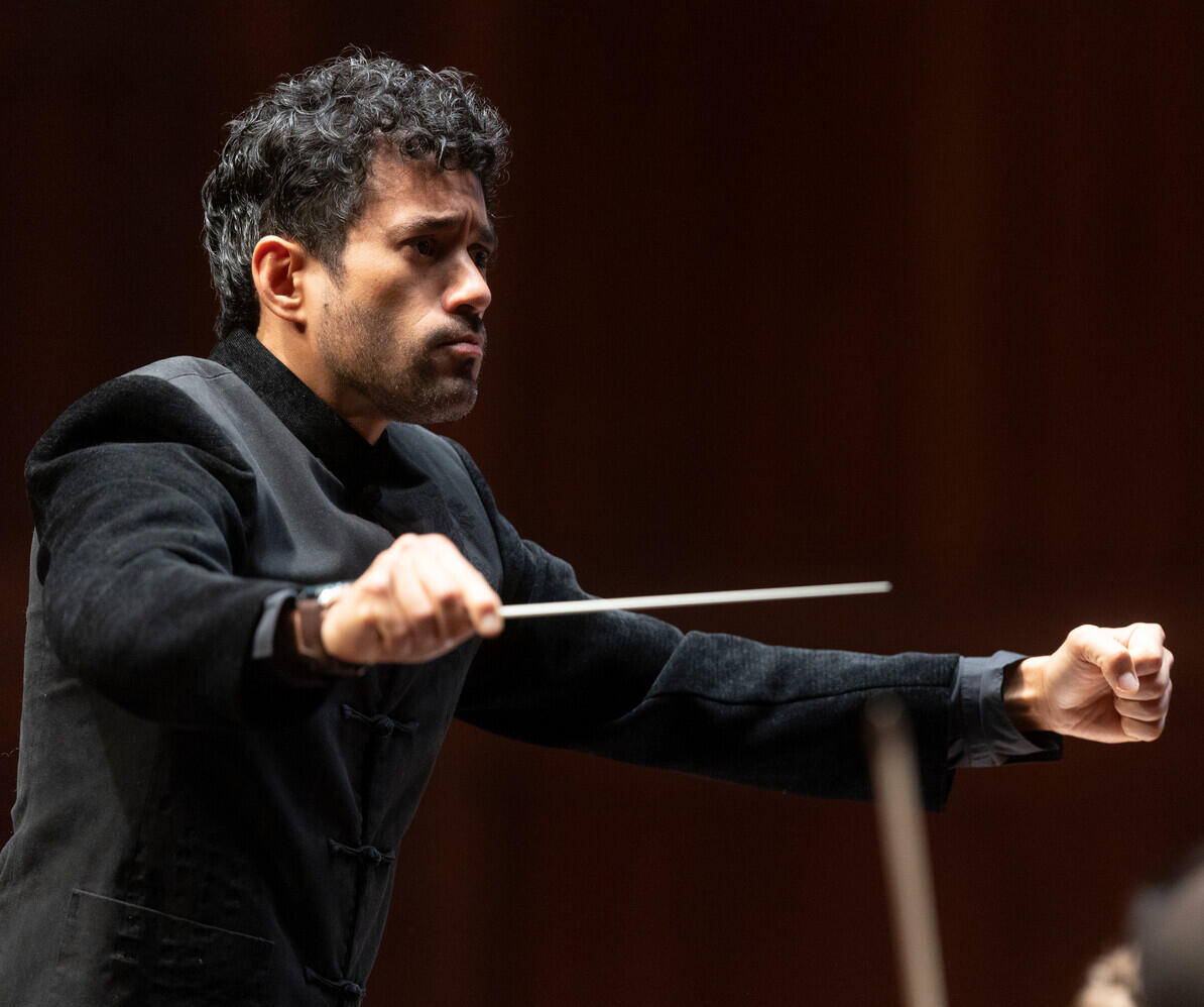 Photo of Conductor Juan Guevara