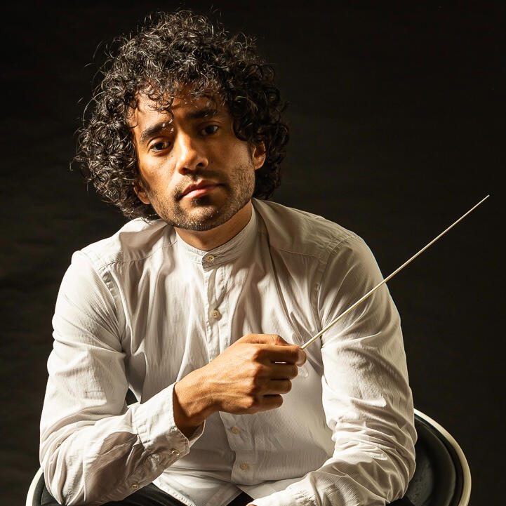 Photo of Conductor Juan Guevara